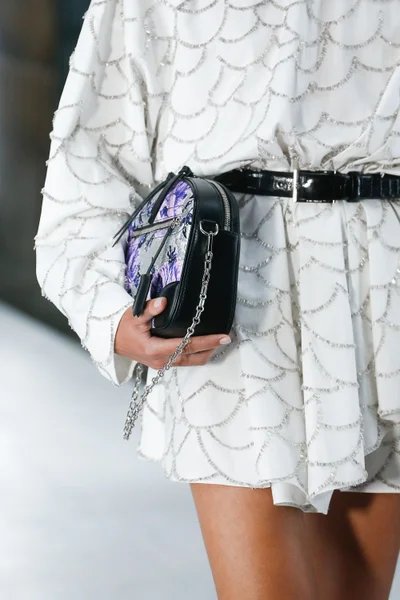 Look 50